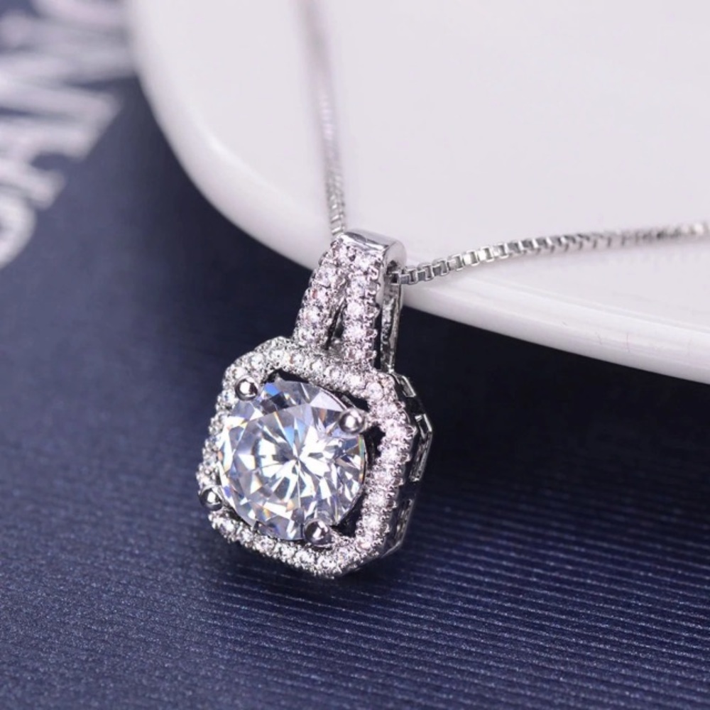NEW!💙💎PAVE!PRETTY! ZIRCON! NECKLACE!💎💙SILVERY! - Picture 7 of 8